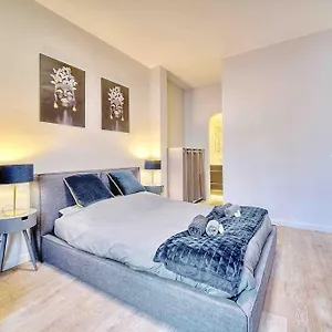 https://croisette-8-10-pers.fr-provencehotel.com